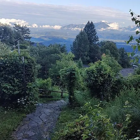 Mountain House With A View דירה